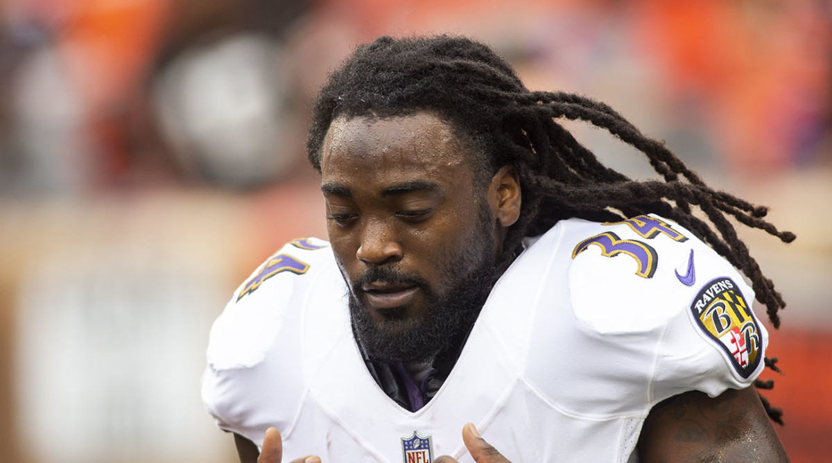 Former NFL Running Back and Arkansas Star Alex Collins Dies at 28 in Tragic Motorcycle Crash